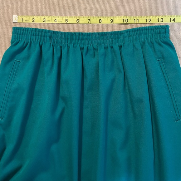 Deep emerald green skirt by Jantzen size 16 - Picture 6 of 7